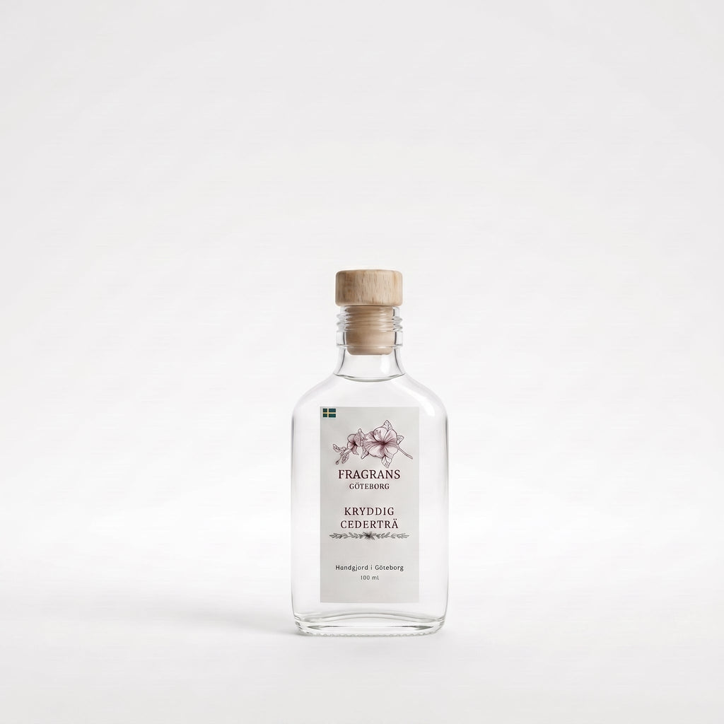 Kryddig Cederträ Doftpinnar - Källan 100ML Fragrans Göteborg