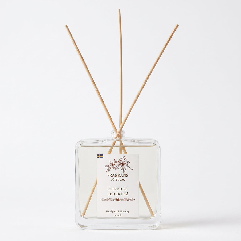 Kryddig Cederträ Doftpinnar - Tavlan 100ML Fragrans Göteborg