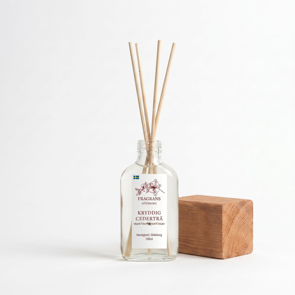 Kryddig Cederträ Doftpinnar - Källan 100ML Fragrans Göteborg